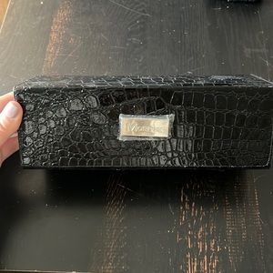 Makeup brush travel box